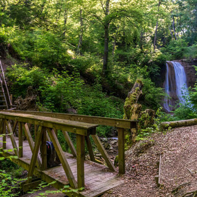 Schleifenbach Wasserfall am Beginn der zweiten Etappe